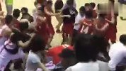 篮球-17年-打球变群殴！东莞大学篮球联赛上演全武行-专题
