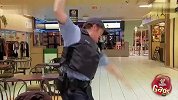警察不可思议的举动
