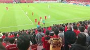 用看这么久？武磊进球后主裁查看VAR 看台海港球迷怒骂裁判