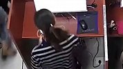 美女胸藏作弊器考科四 考场监控记录作弊全过程