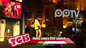 触目惊心！美女当众摔诺基亚Lumia800