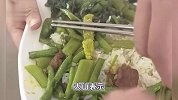 “鼠头鸭脖”涉事高校学生称又吃出大青虫，，同一个食堂，不在一个窗口