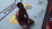 慎入！UFC赛场再现断腿惨案 韦德曼小腿90度骨折