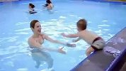 别惹小孩3-游泳能增婴儿心肺功能