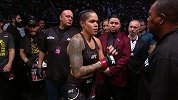 双冠王“母狮”出场！UFC245首场冠军战正式打响