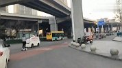北京街头活捉无人车一辆，跑的太快了还追不上！