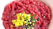 大人小孩都爱吃的糯米珍珠丸子，肉质紧实，营养丰富