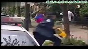 国外恶作剧-警察卖水货