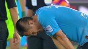 一方申花赛后众生相：沙拉维累瘫在地 铁杆球迷抱头不敢相信结果
