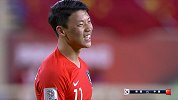 韩国队快发角球中国防线毫无反应 黄喜灿跟进低射擦柱而出