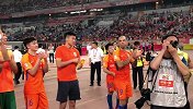 不敌恒大！鲁能赛后谢场沉默 众将面露不甘