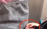 北京一男子地铁内伸手触碰身旁女子臀部  被乘客全程拍摄