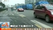 出租车突发自燃 大火包围驾驶室