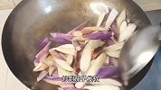 炒茄子有诀窍！不过油、不直炒，软糯入味超下饭