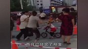太嚣张！广场舞大妈“强占”儿童骑车道，还对其家长“动手”