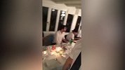 欧冠稳了罗马全队聚个餐 托蒂对着镜头狂摆鬼脸