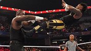 RAW第1499期：以一敌二 奥莫斯轻松击败亚历山大本杰明