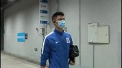 崔康熙率队抵达球场：新援马丁内斯或将登场