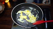 黄瓜炒鸡蛋家常做法，百吃不腻的黄瓜炒鸡蛋，清爽开胃