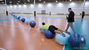 健身球上玩冲浪？油管超人气天团 竟靠这个创世界纪录