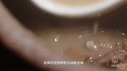 粉藕跟排骨一起炖三个小时，喝一口鲜甜温润，热乎乎的太舒服
