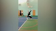 体操与足球篮球的结合 这位小姐姐的操作太SKR