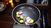 板栗怎样煮才好吃，简单又好吃的板栗烧腊肉，超级下饭