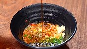 天气炎热，吃啥也不如这一碗凉拌面，大人小孩都喜欢