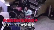 快餐店碰擦引发口角 男子拿热咖啡泼向3岁女童