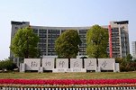 开学先上秤！高校迎新现场放体脂机 为学生私人订制健康计划