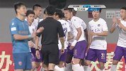 毅腾铁卫禁区冒顶 巴巴卡挑射破门打破僵局