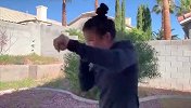 张伟丽美国隔离狂练左拳 期待下次卫冕战有更惊艳发挥