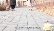 主人把狗子饭碗放路边，泰迪看后什么反应？差点笑喷了