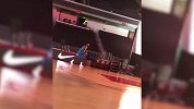 篮球-17年-穿雷霆战袍亮相！保罗乔治演超强滞空大风车-专题
