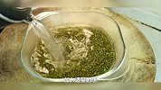 天气越来越热，教大家一道可以清热解毒、利水消肿、降血压绿豆糕