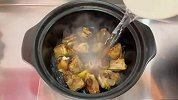 哪个好男人不给女朋友做饭吃啊 排骨汤