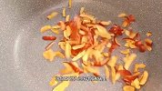 糯米粉放锅里简单蒸一蒸，没想到出锅这么好吃，做法简单还好吃