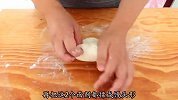 想吃披萨再也不用买了，在家做成本只要10块钱，饼酥里软超好吃