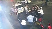男子见表妹和男人牵手暴打对方 14人斗殴 9人被捕5人被行拘