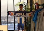 有排面！西班牙人官方商店营业 武磊“亲自”举围巾欢迎