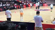 小学生与锦鲤同台！库里命中中场3分 杨超越不甘示弱