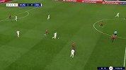 马夏尔1V2内切突破 无私喂给范德贝克错失良机