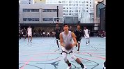 这是库里和汤普森对扣？美国街球场搞笑对飚扣篮遭帽