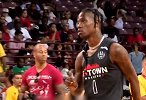 投篮姿势向布泽尔 Travis Scott篮球技术能打记分