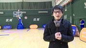 CBA-1617赛季-全明星球员公益活动行  刘晓宇受小女孩追捧心疼小熊-新闻