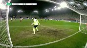 第35分钟埃森红白球员格罗特射门 - 打偏