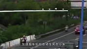 暴脾气！马路上再现“路怒”，二话不说上去就是“干”