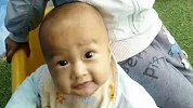 3岁男童疑被拐警方设卡拦截 父亲：奶奶放牛时孩子被人抱走