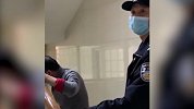 武汉厨师被误解泣不成声：为60多名警察供一日三餐