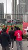 球迷聚集在广州队基地外唱歌：只要心在一起球队就不会解散